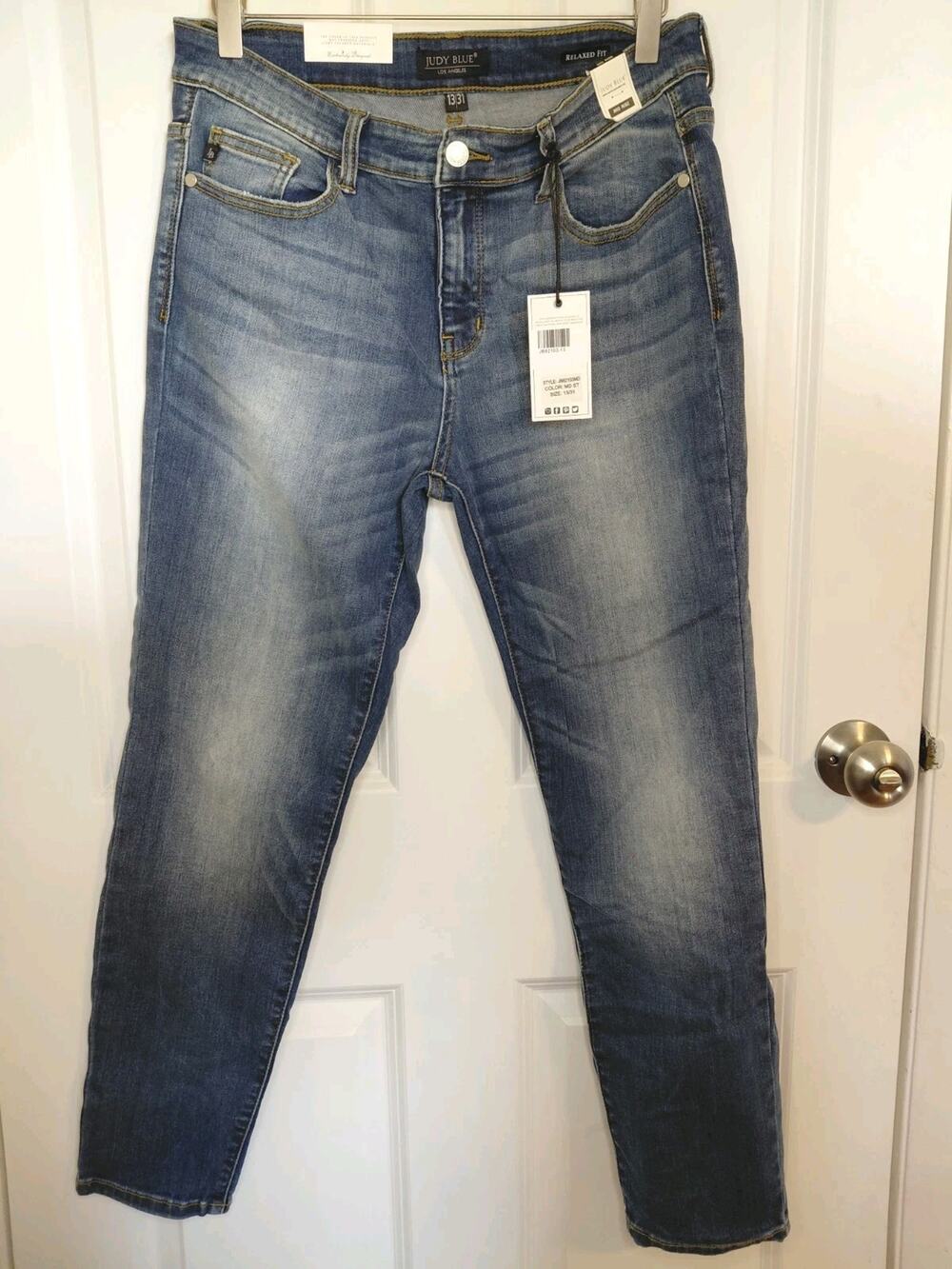 Judy Blue Jeans Womens 13/31 Relaxed Fit Medium Wash Whiskered Taper Ankle NWT